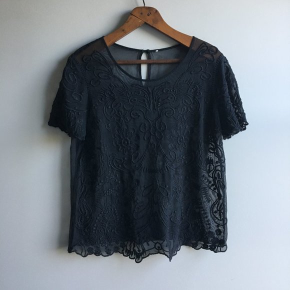 ⚪ 3/$15 Sheer black embroidered short sleeved blouse - Picture 1 of 13